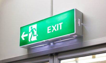 Entenda como funciona a iluminação de emergência